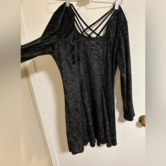 VINTAGE Y2K Jamie Brooke black velvet long sleeve mini skater dress, medium - Picture 4 of 4
